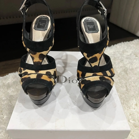 Luxury DIOR LEOPARD PRINT PONY FUR
PLATFORM SANDALS HEELS SHOES Size: 8 | IT 38 - Picture 6 of 7